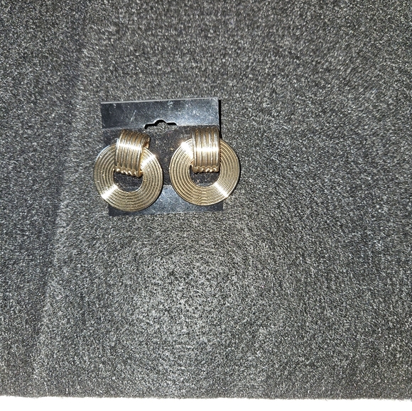 Earrings - Picture 4 of 4